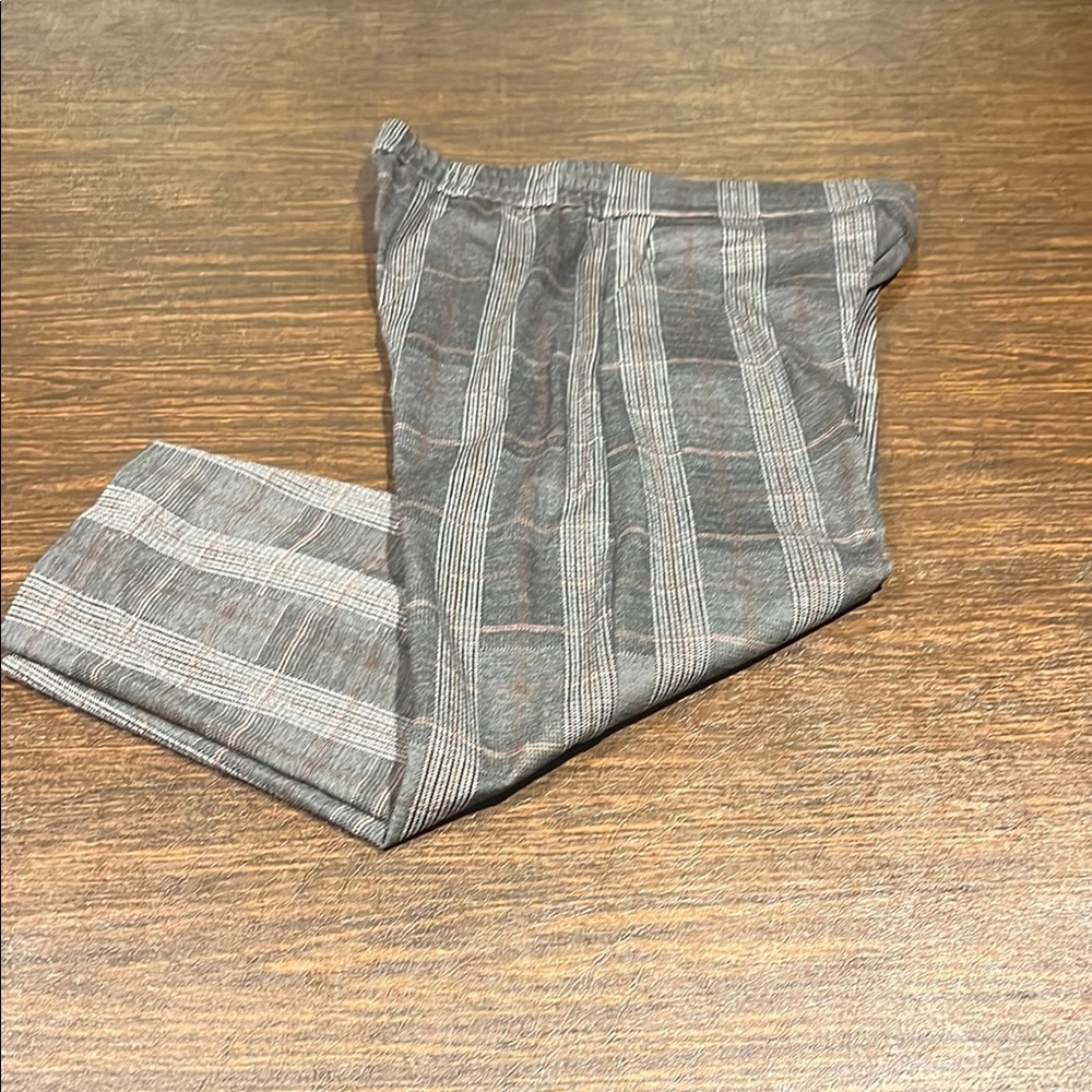 Liverpool Gray Ankle Cropped Pants with Striped Design